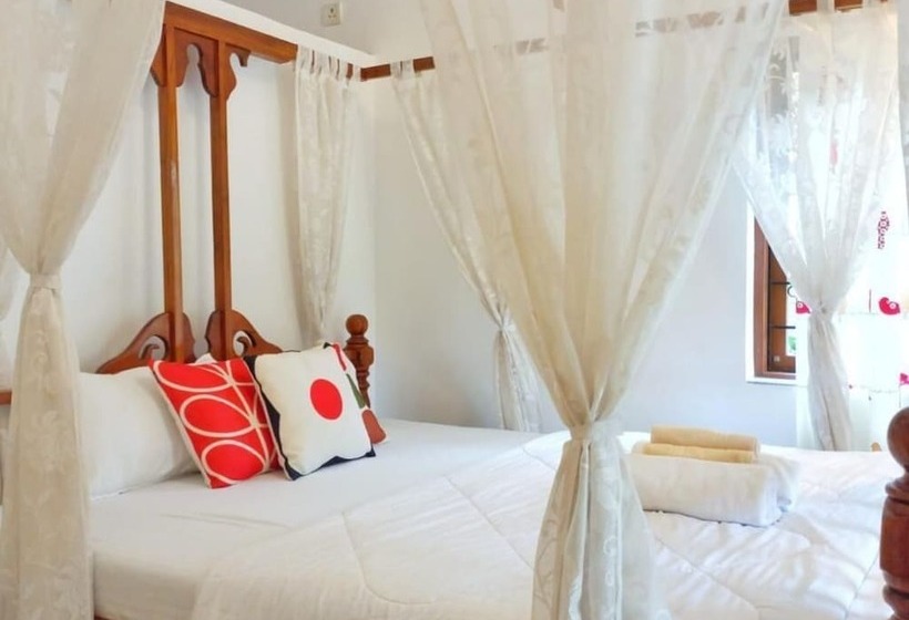 בית מלון כפרי The Savi Villa Luxuria