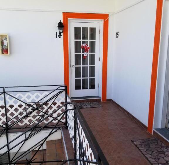 فندق على الطريق Royal Budget Inn