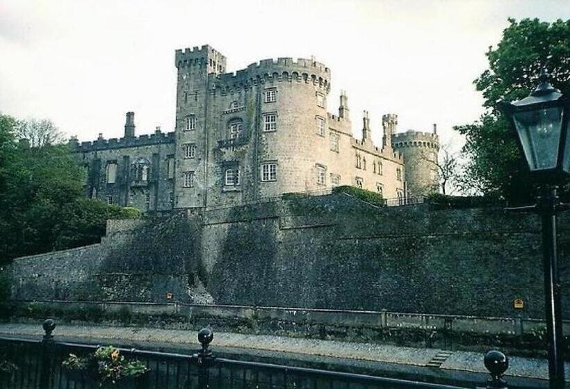 Пансион The Waterfront Townhouse Accommodation