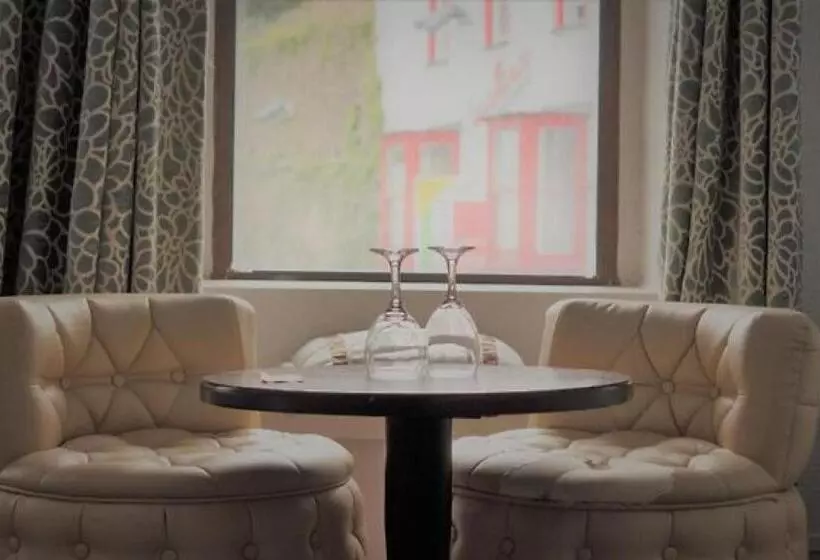 پانسیون The Waterfront Townhouse Accommodation