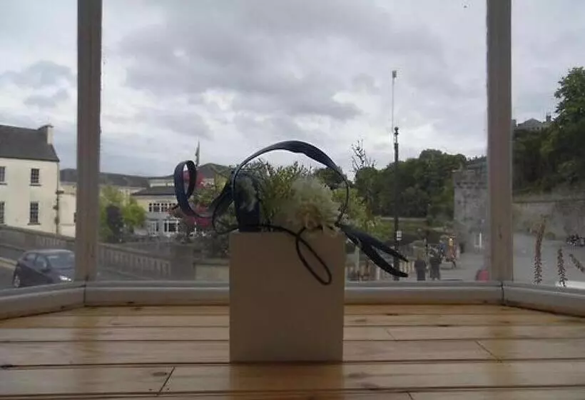 پانسیون The Waterfront Townhouse Accommodation