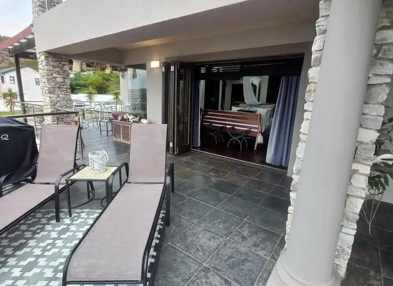ペンション Whale Rock Guest House