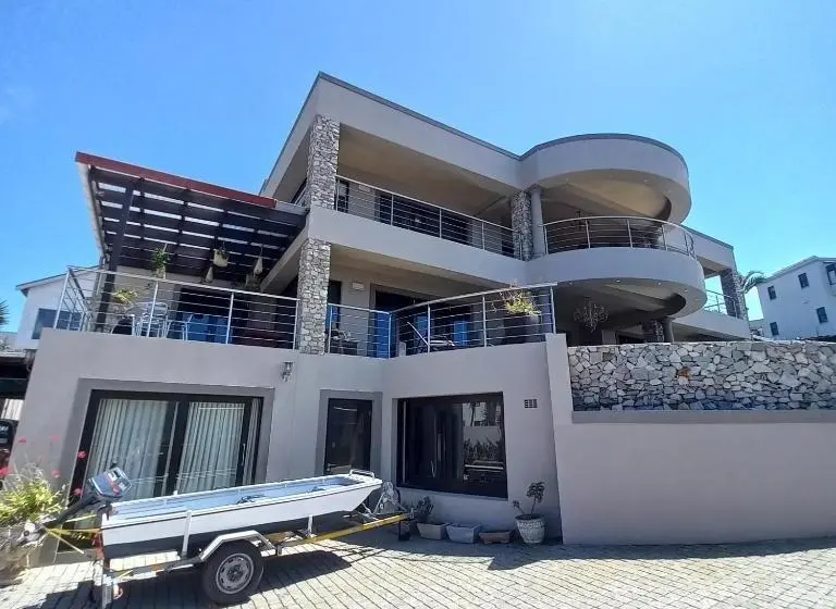 ペンション Whale Rock Guest House