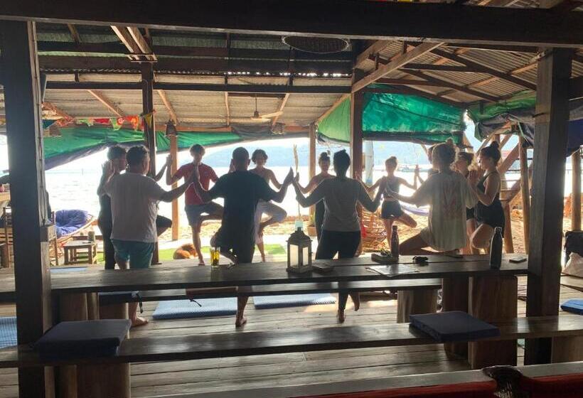 استراحتگاه Easy Tiger Garden Bungalows   By Beach House Cambodia