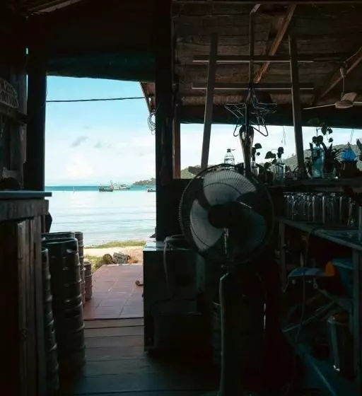 リゾートホテル Easy Tiger Garden Bungalows   By Beach House Cambodia