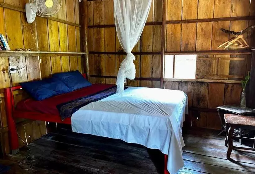 リゾートホテル Easy Tiger Garden Bungalows   By Beach House Cambodia