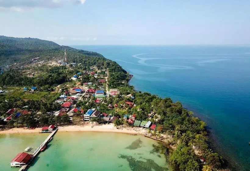 リゾートホテル Easy Tiger Garden Bungalows   By Beach House Cambodia