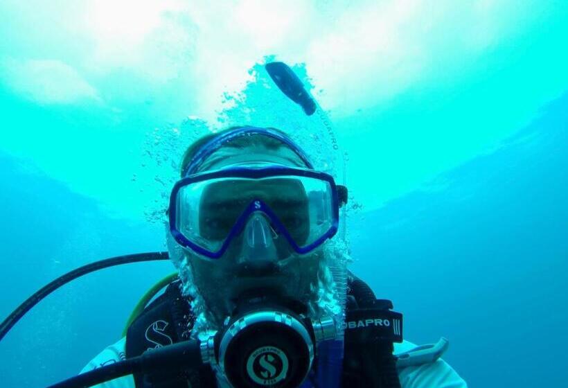 استراحتگاه Easy Tiger Garden Bungalows   By Beach House Cambodia