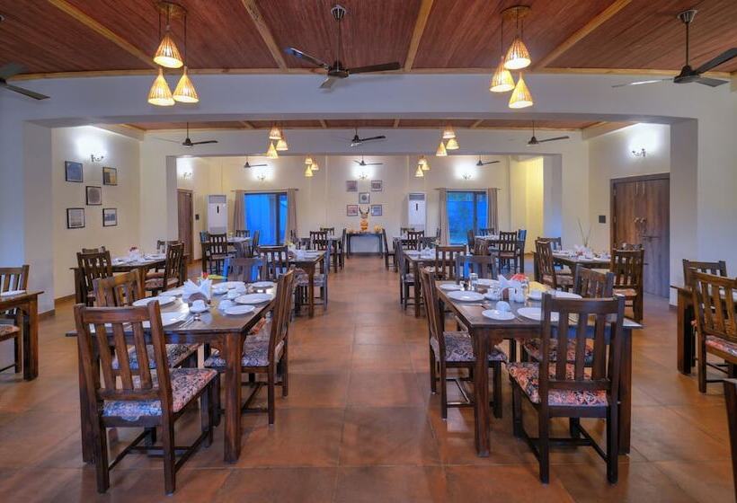 בית מלון כפרי Aranyak Resort Kanha