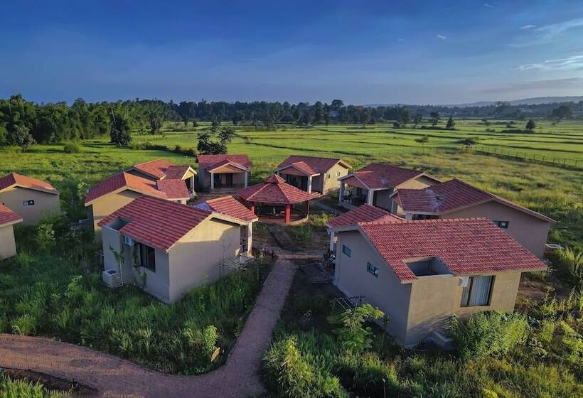 בית מלון כפרי Aranyak Resort Kanha