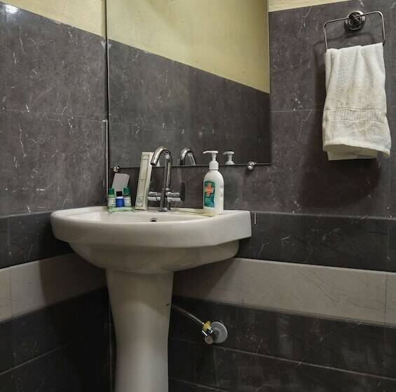 호텔 Beyond Stay Ananhyam Resort Sattal