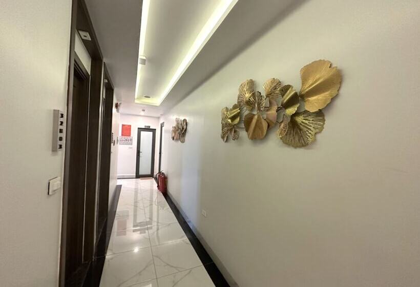 هتل Capital O 1194 Bee