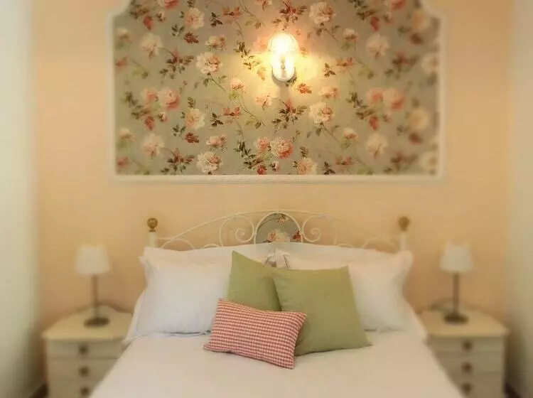 هتل The Suite At Garden Village