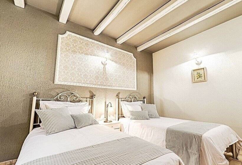 هتل The Suite At Garden Village