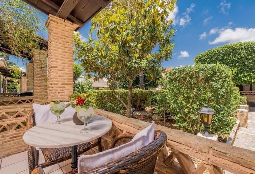 هتل The Suite At Garden Village