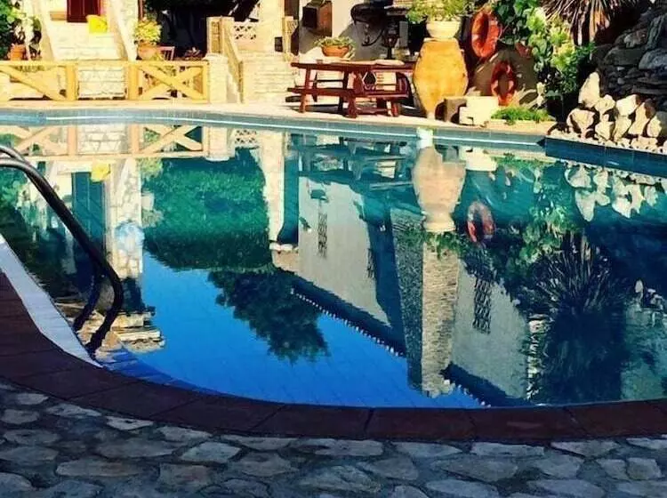 هتل The Suite At Garden Village