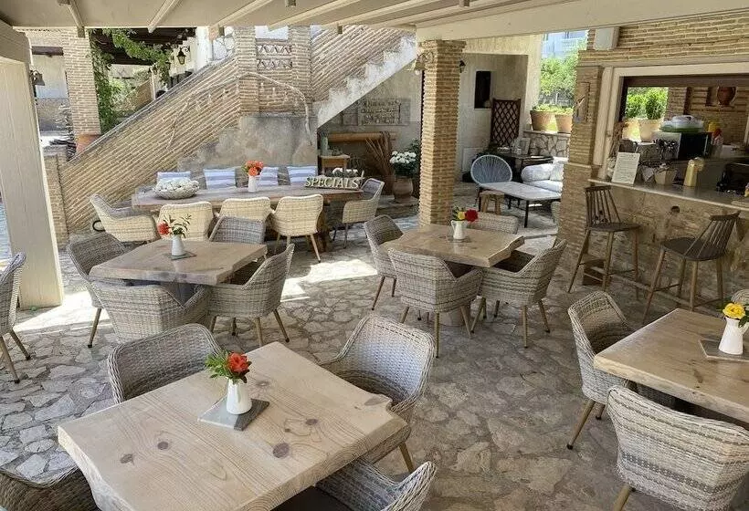 هتل The Suite At Garden Village