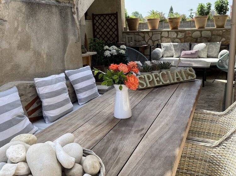 هتل The Suite At Garden Village