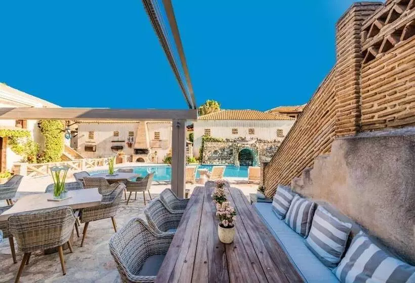 هتل The Suite At Garden Village