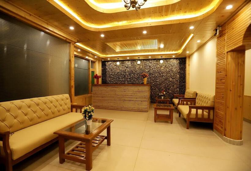 Отель Golden Wood Manali