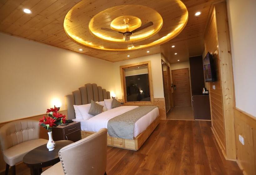 Отель Golden Wood Manali