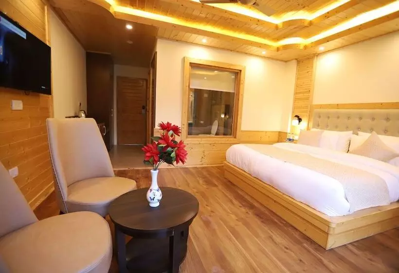ホテル Golden Wood Manali