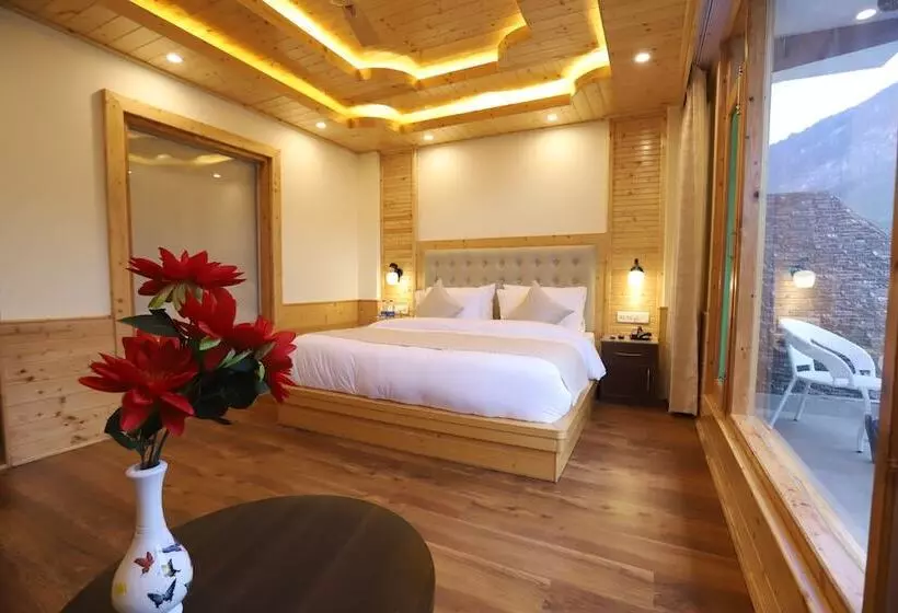 ホテル Golden Wood Manali