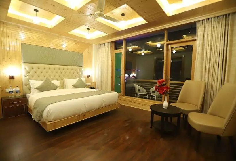 ホテル Golden Wood Manali