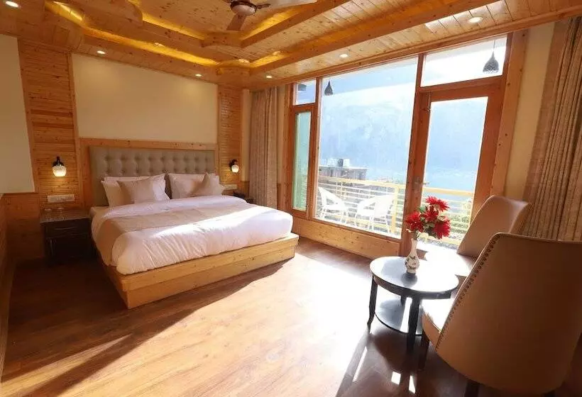 ホテル Golden Wood Manali