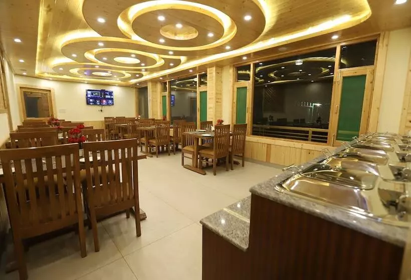 ホテル Golden Wood Manali