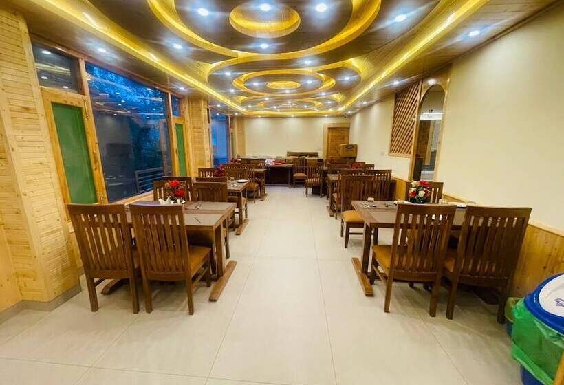 Отель Golden Wood Manali