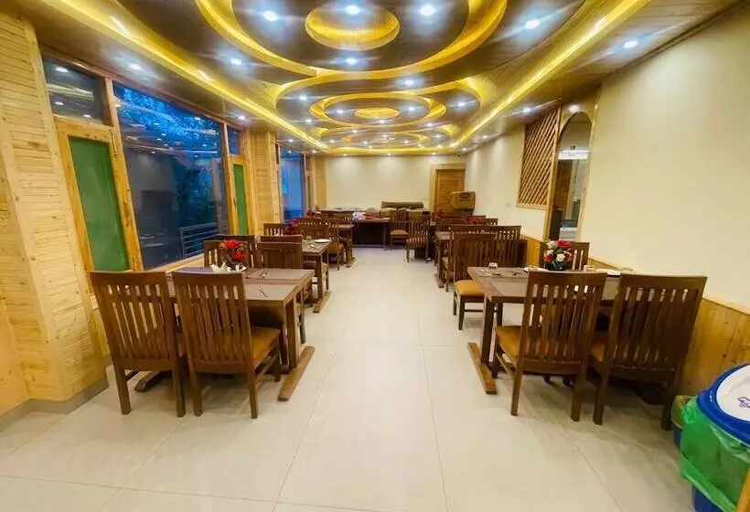 ホテル Golden Wood Manali