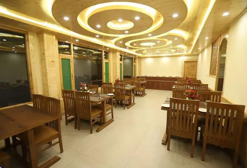 ホテル Golden Wood Manali