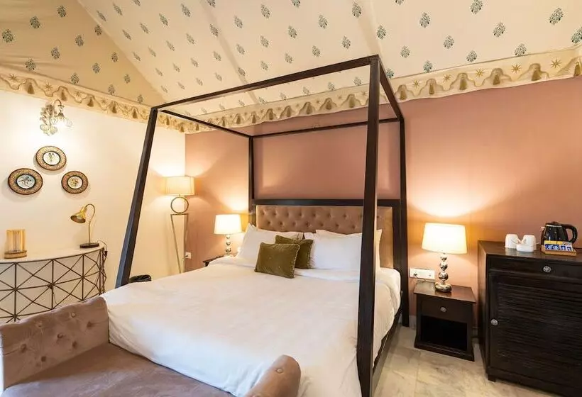 Hotelli Surpura Bagh