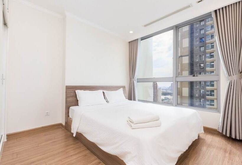 Luxury Landmark   Linh S Apartment