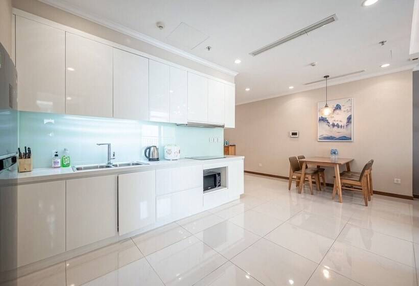 Luxury Landmark   Linh S Apartment