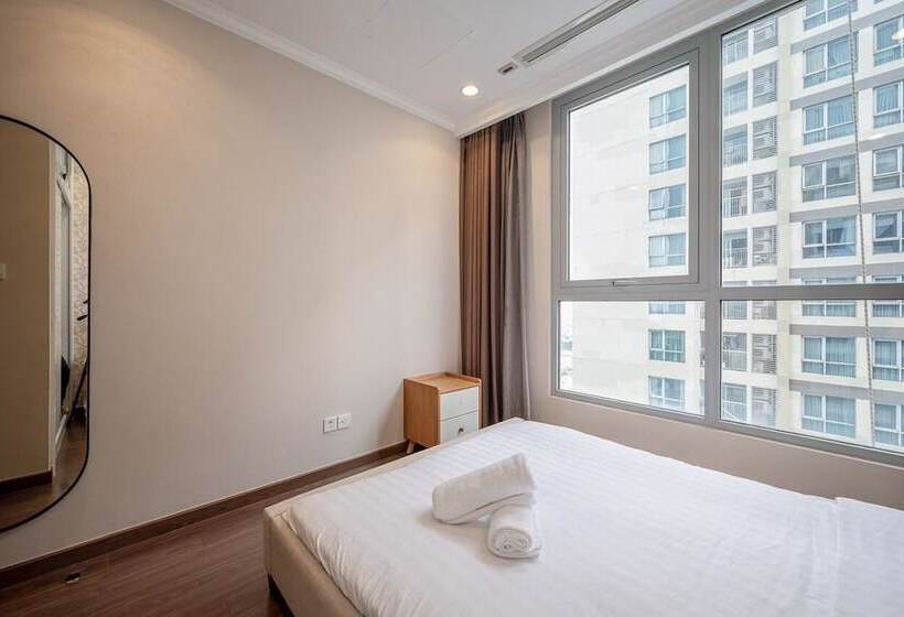 Luxury Landmark   Linh S Apartment