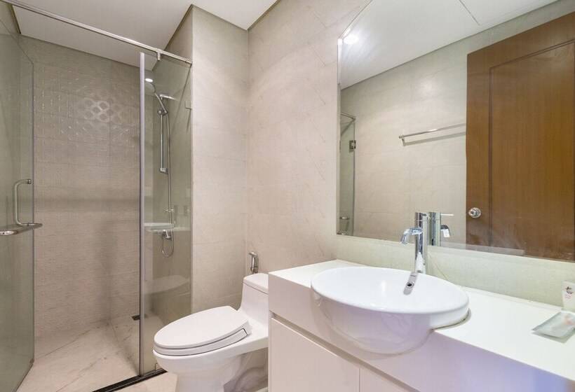 Luxury Landmark   Linh S Apartment