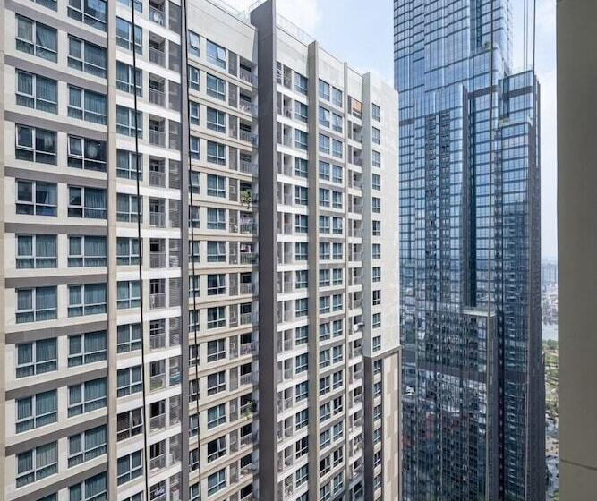 Luxury Landmark   Linh S Apartment