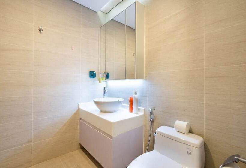 Luxury Landmark   Linh S Apartment