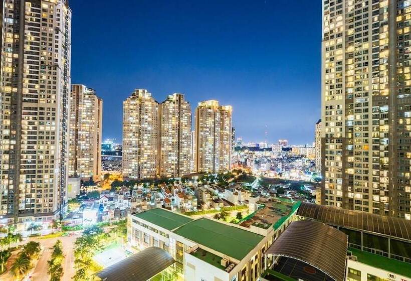Luxury Landmark   Linh S Apartment