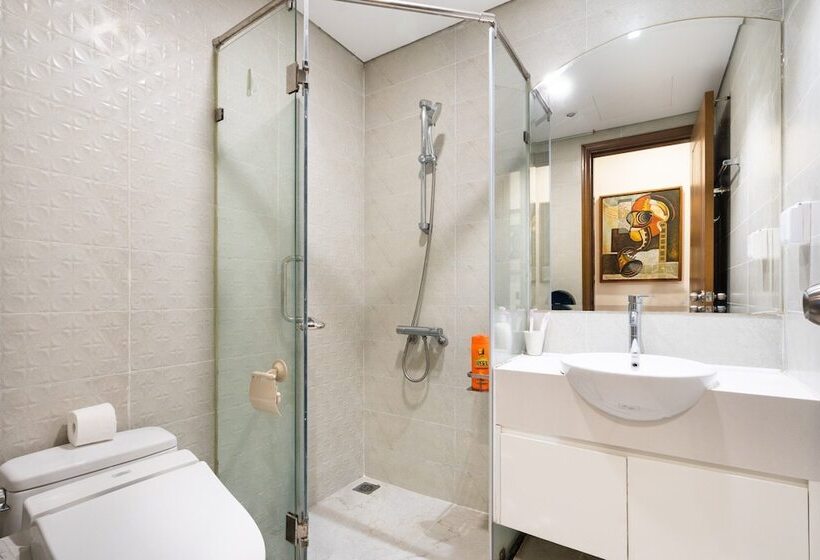 Luxury Landmark   Linh S Apartment