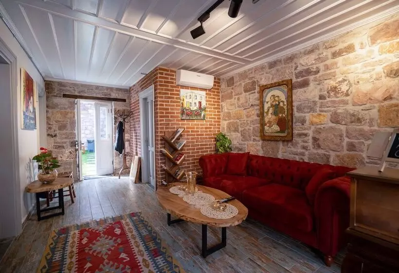 Majatalo Cunda Alesta Otel