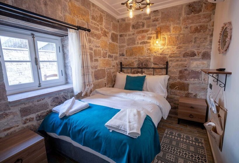 پانسیون Cunda Alesta Otel