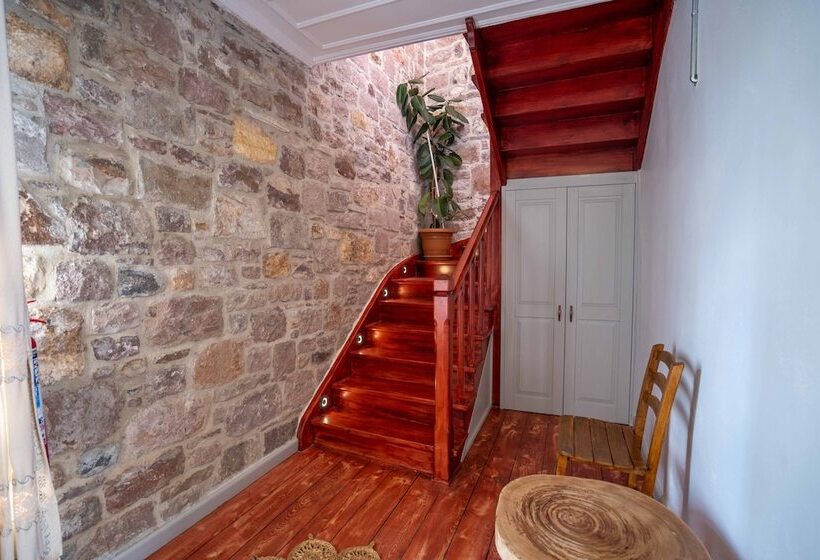 پانسیون Cunda Alesta Otel