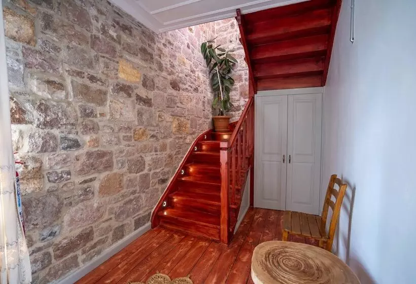 Majatalo Cunda Alesta Otel