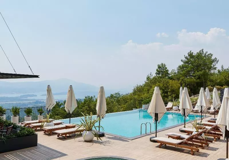 Bayview Hills Luxury Residences