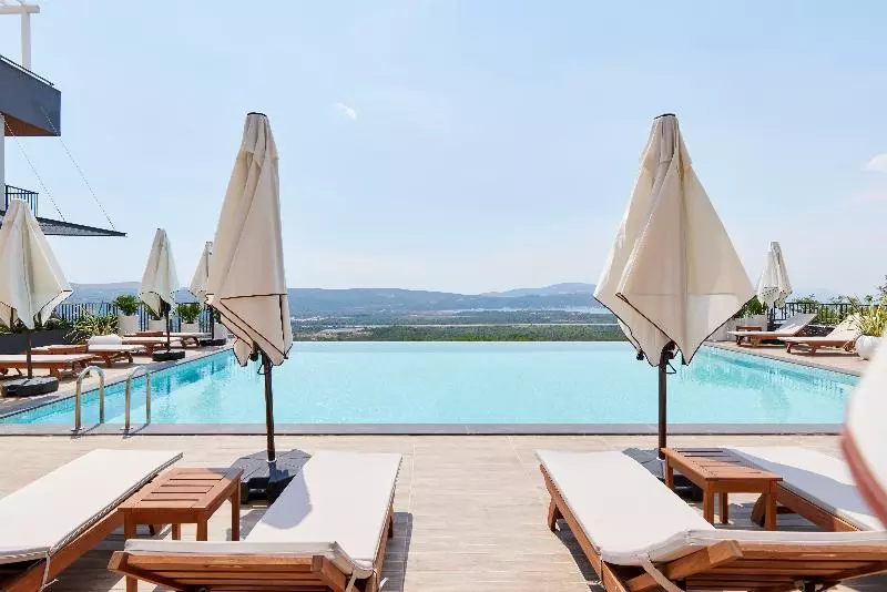 Bayview Hills Luxury Residences