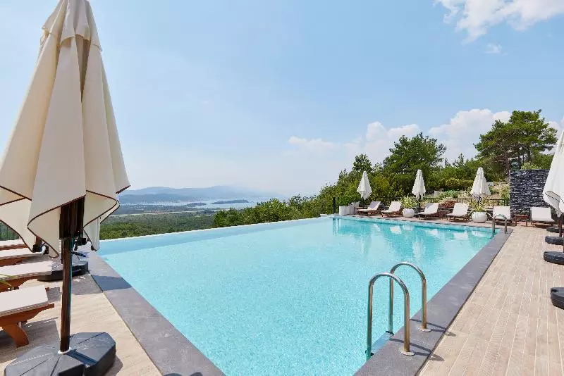 Bayview Hills Luxury Residences