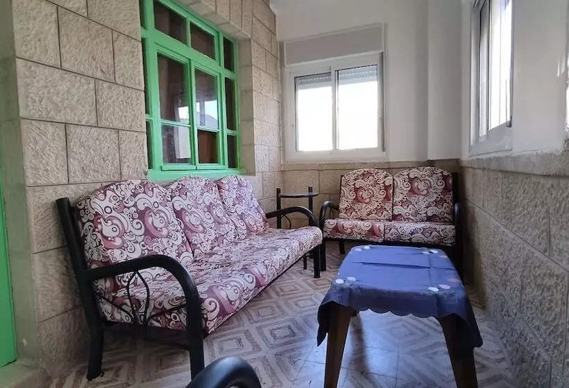 تختخواب و صبحانه Issa's House